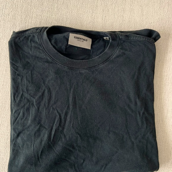 Essential men black medium T shirt - Picture 2 of 5